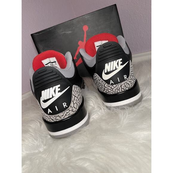 Athletic_Shoes